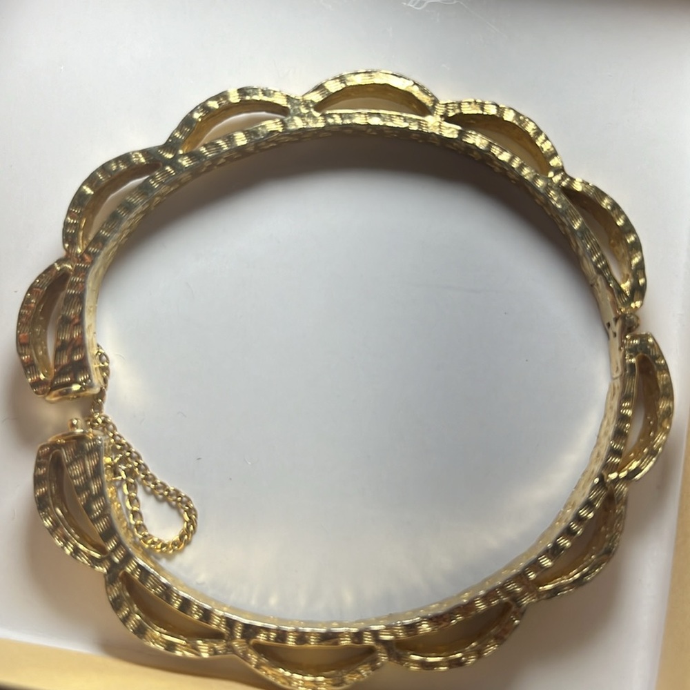 Beautiful Gold Bangle - image 6